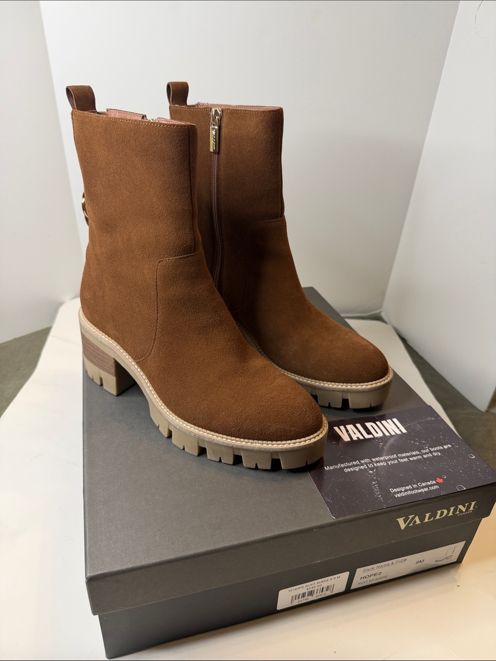 Valdini, Hope2, size 9, women’s Rust Brown Suede Lug Sole ❤️